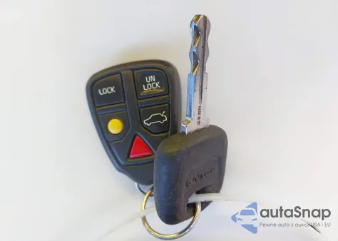 2002 Volvo V70 Xc from USA, damaged, VIN YV1SZ58D221065698